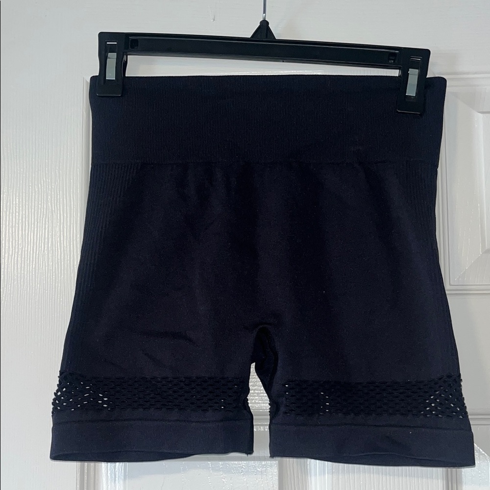 Black High-Waist Seamless Bike Shorts with Lace Trim scrunch booty